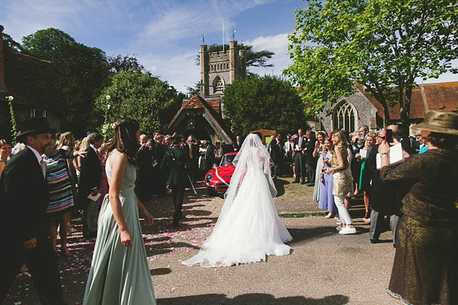 reportage wedding photos in buckinghamshire