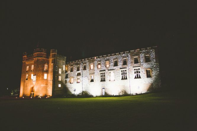 photo farnham castle at night