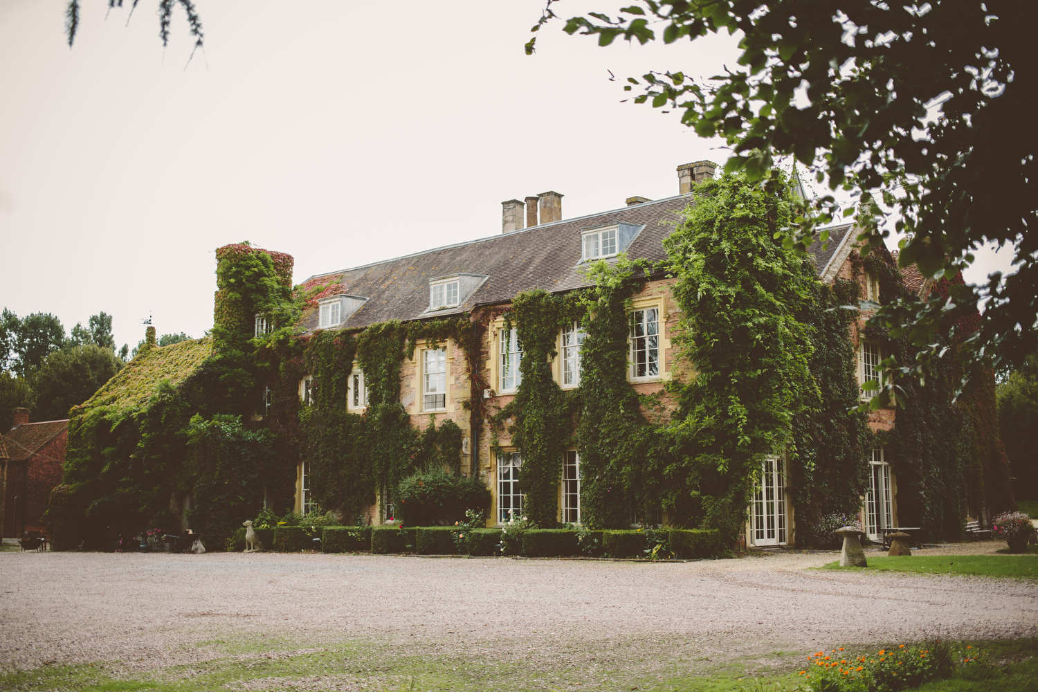 maunsel house bridgewater somerset wedding english garden outdoor reception 1457