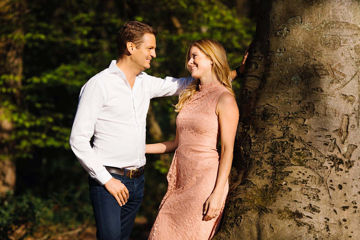 28 Epic Golden Hour Engagement Photos on Wimbledon Common 18 Wimbledon Common engagement photos, engagement photos, engagement shoot, engagement session, pre wedding photos, couple photoshoot, London engagement, engagement session in London
