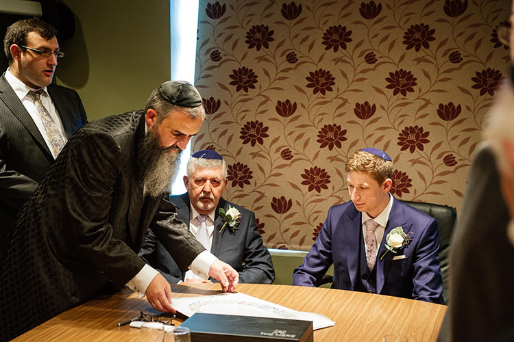 Tisch is an important part of orthodox jewish wedding traditions